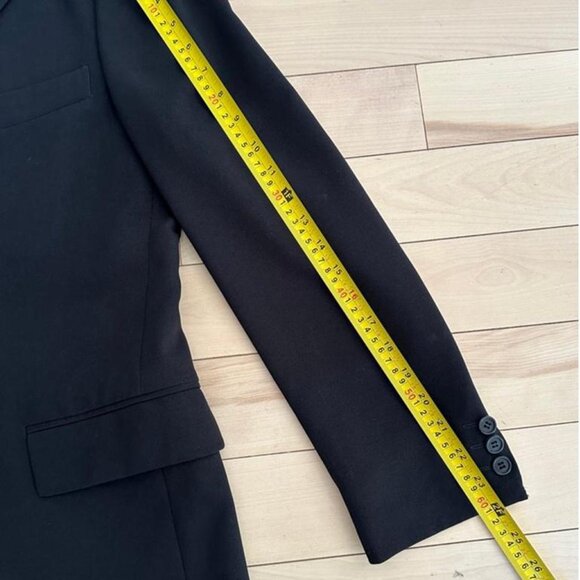 Sleek unisex Sisley blazer made in Italy. - Picture 7 of 8